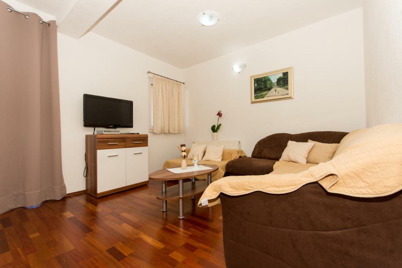 Apartments Cavar Trogir Buitenkant foto